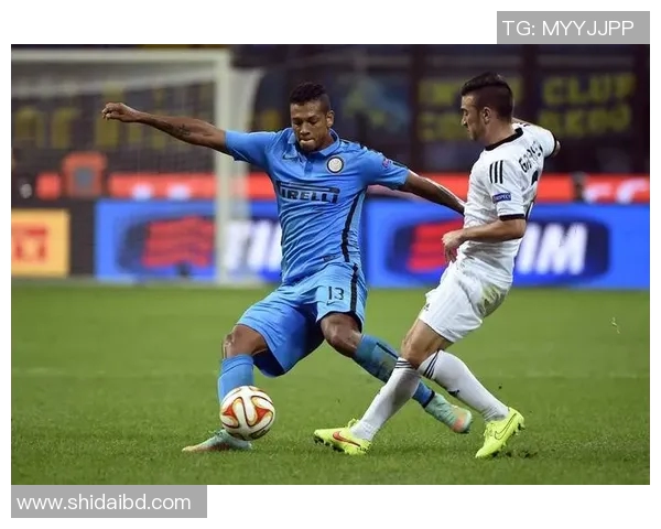 卡拉巴克与奥林的精彩对决揭示足球战术与团队合作的魅力